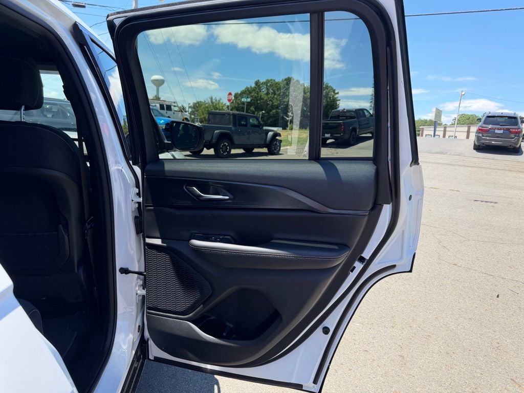 2026 Jeep Grand Cherokee GRAND CHEROKEE LAREDO 4X2