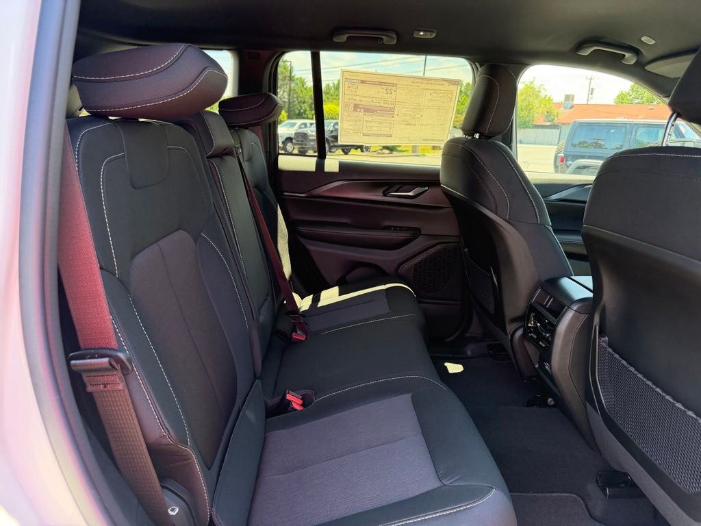2026 Jeep Grand Cherokee GRAND CHEROKEE LAREDO 4X2