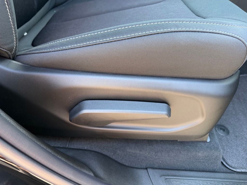 2026 Jeep Grand Cherokee GRAND CHEROKEE LAREDO 4X2