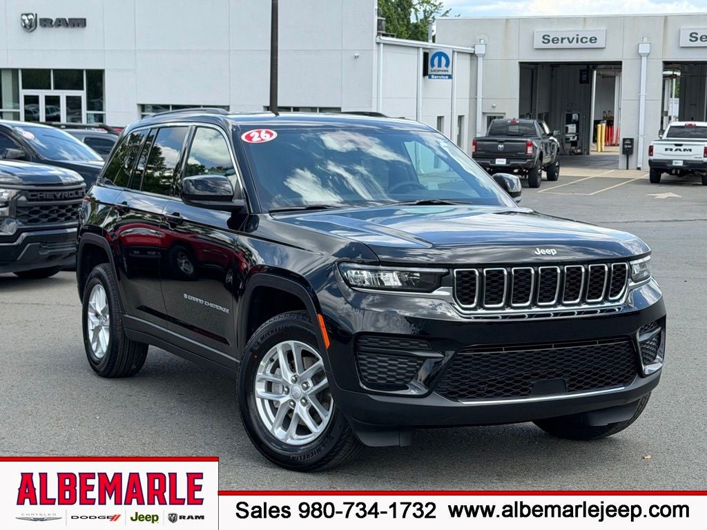 2026 Jeep Grand Cherokee GRAND CHEROKEE LAREDO X 4X4