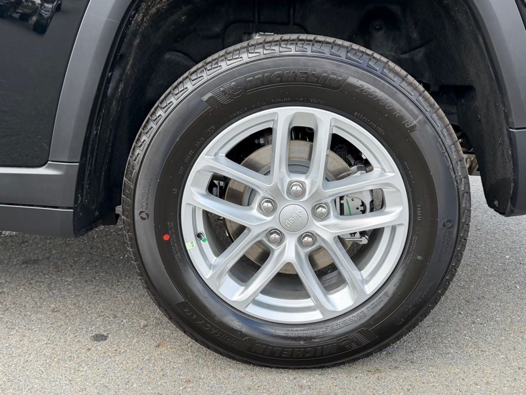 2026 Jeep Grand Cherokee GRAND CHEROKEE LAREDO X 4X4