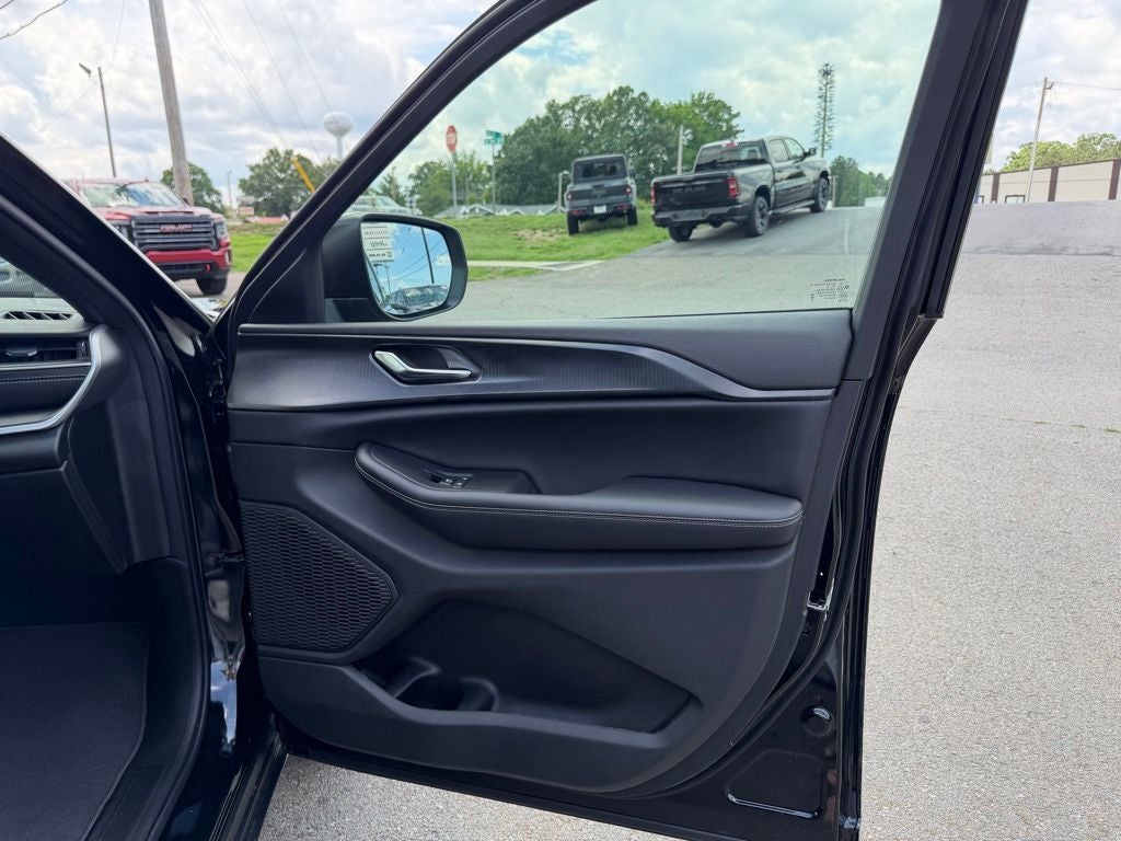 2026 Jeep Grand Cherokee GRAND CHEROKEE LAREDO X 4X4