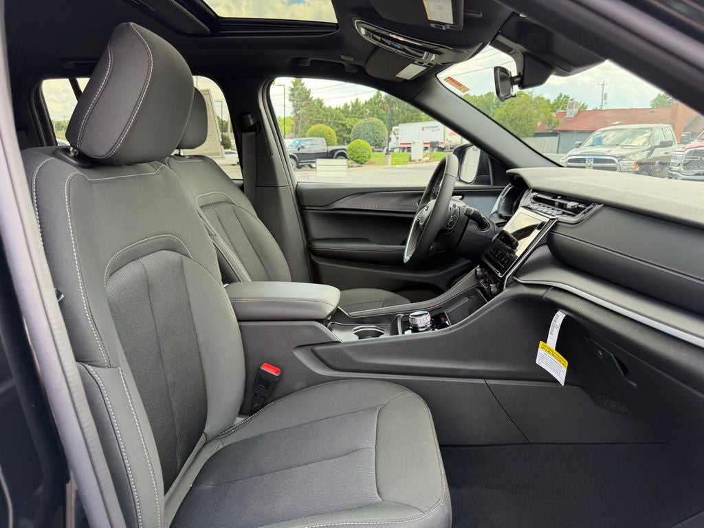 2026 Jeep Grand Cherokee GRAND CHEROKEE LAREDO X 4X4
