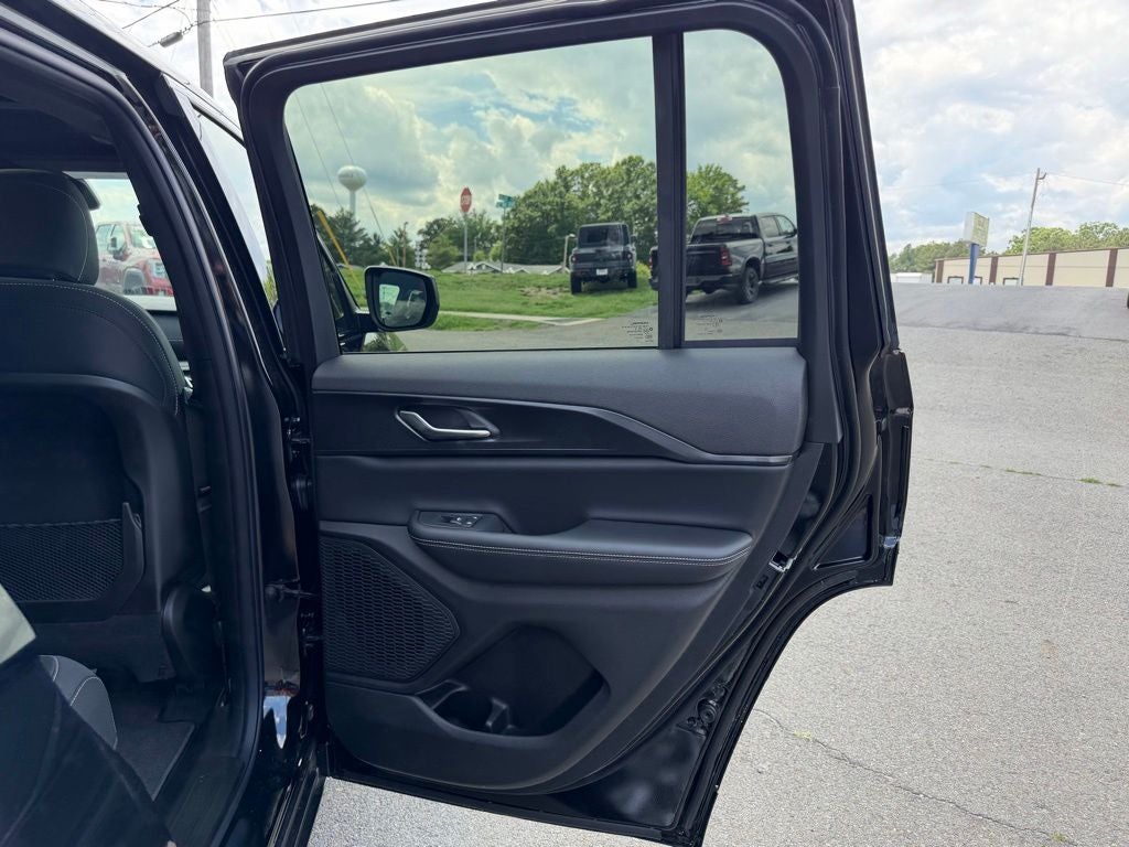 2026 Jeep Grand Cherokee GRAND CHEROKEE LAREDO X 4X4