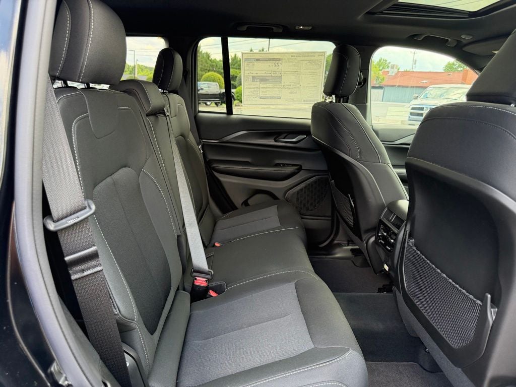 2026 Jeep Grand Cherokee GRAND CHEROKEE LAREDO X 4X4