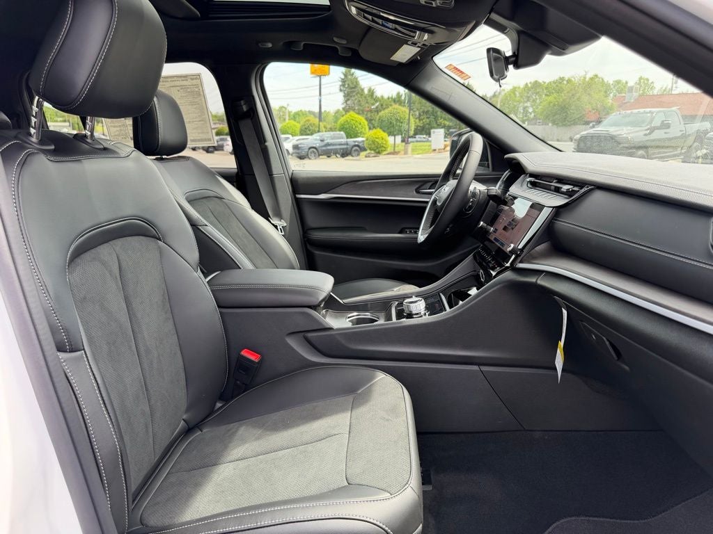 2026 Jeep Grand Cherokee GRAND CHEROKEE LAREDO ALTITUDE 4X4