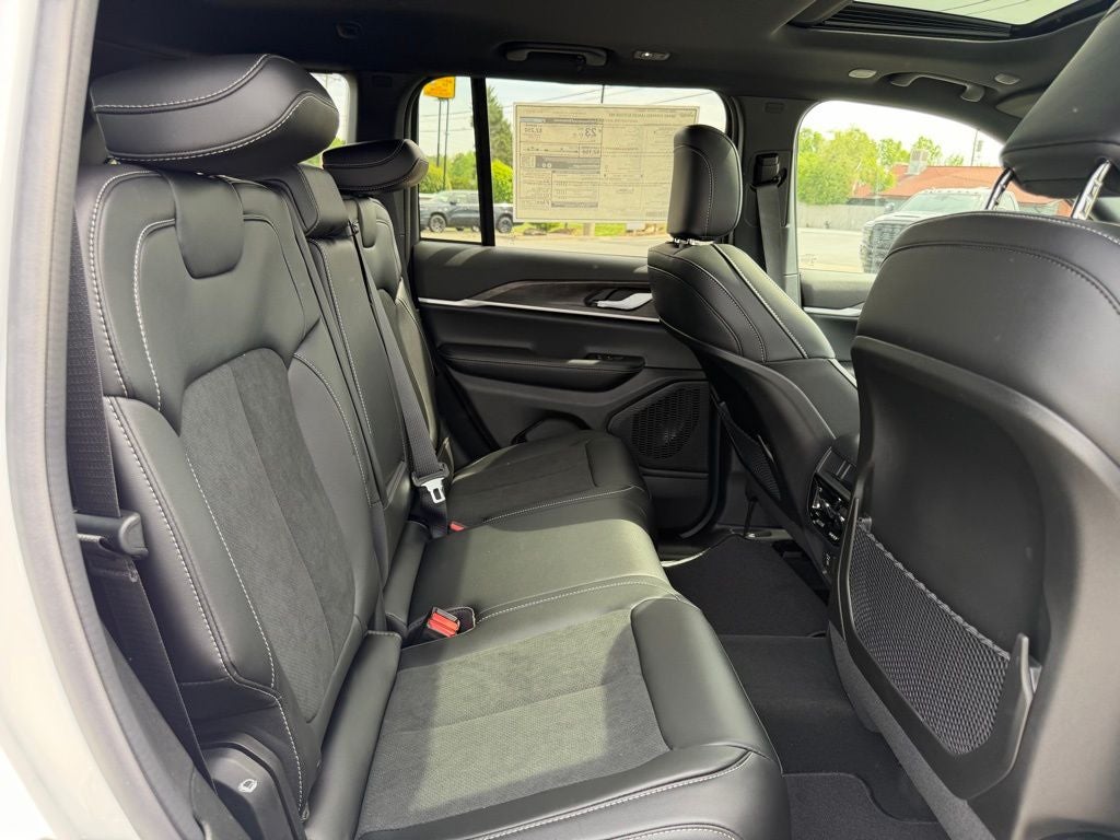 2026 Jeep Grand Cherokee GRAND CHEROKEE LAREDO ALTITUDE 4X4