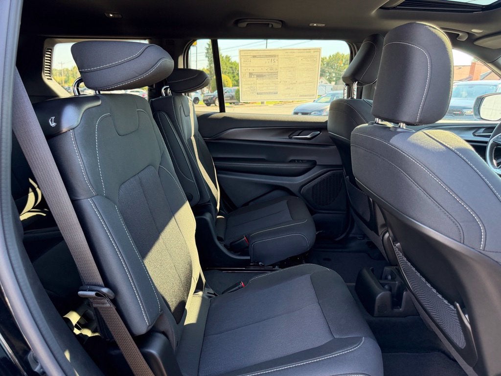 2027 Jeep Grand Cherokee GRAND CHEROKEE L LAREDO X 4X4