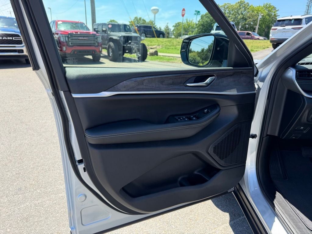 2026 Jeep Grand Cherokee GRAND CHEROKEE L LAREDO ALTITUDE 4X4