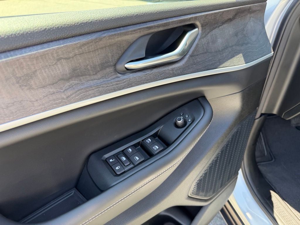 2026 Jeep Grand Cherokee GRAND CHEROKEE L LAREDO ALTITUDE 4X4