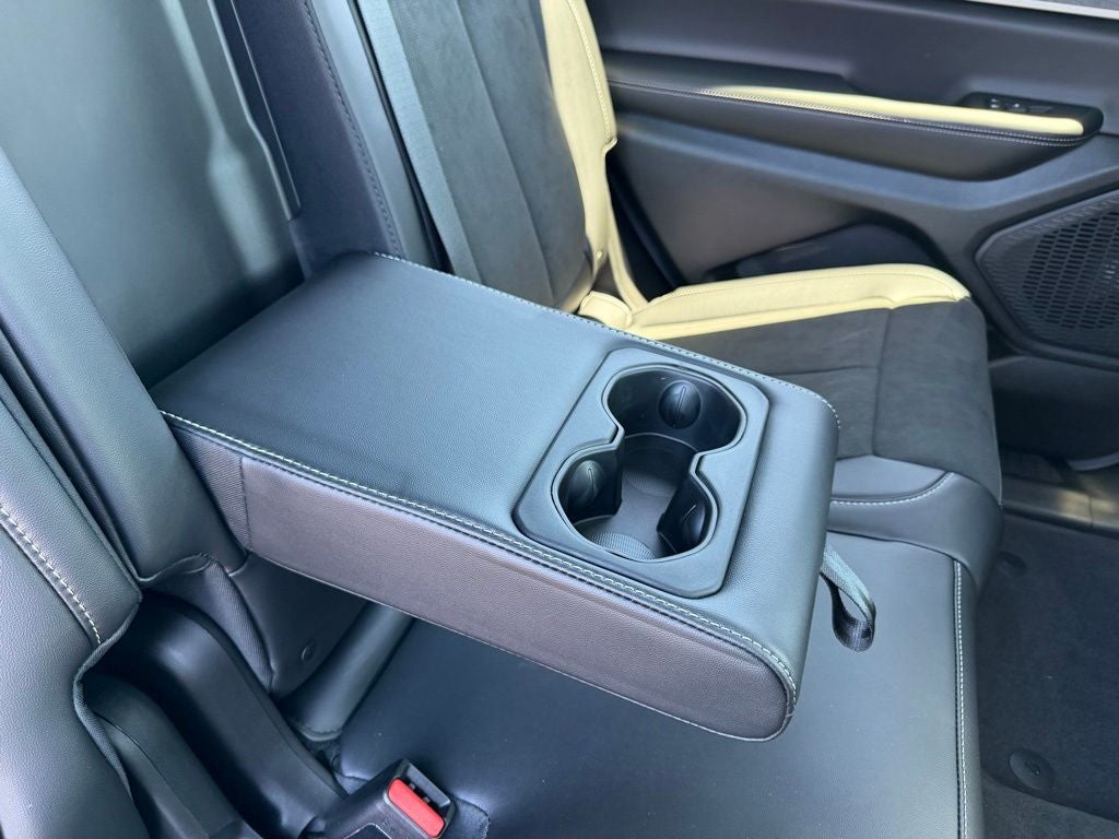 2026 Jeep Grand Cherokee GRAND CHEROKEE L LAREDO ALTITUDE 4X4