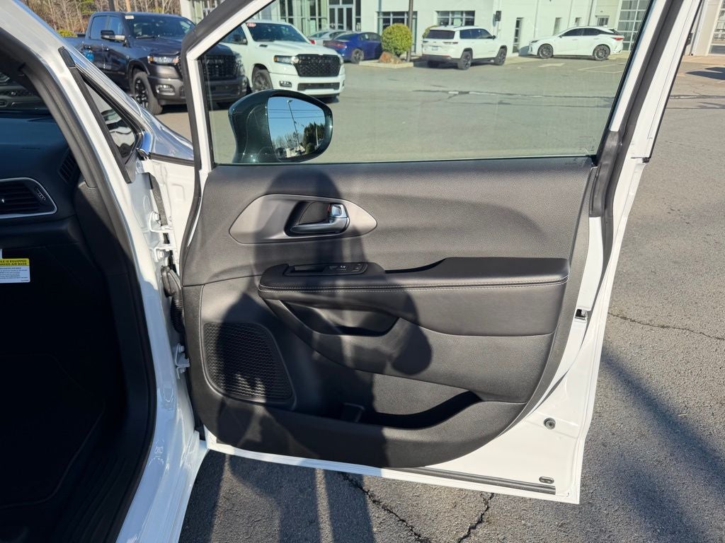 2026 Chrysler Voyager VOYAGER LX