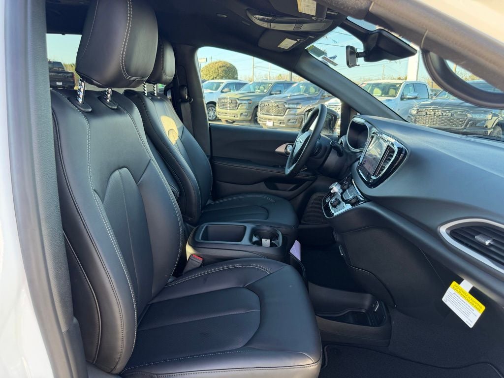 2026 Chrysler Voyager VOYAGER LX