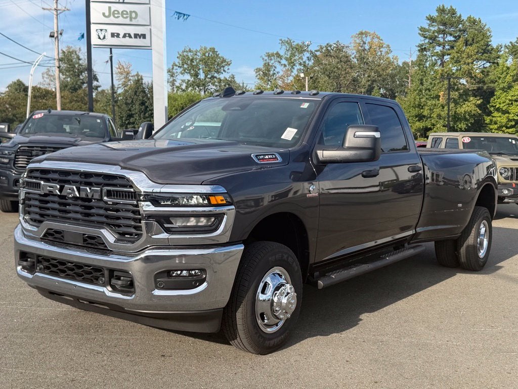 2027 RAM Ram 3500 RAM 3500 TRADESMAN CREW CAB 4X4 8' BOX