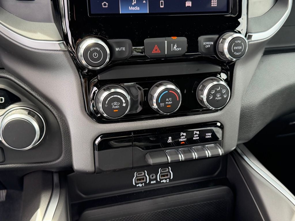 2026 RAM Ram 1500 RAM 1500 EXPRESS CREW CAB 4X4 5'7' BOX