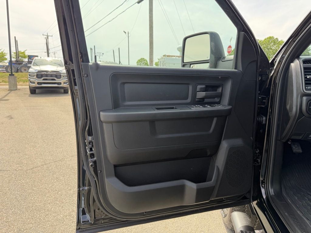 2026 RAM Ram 2500 RAM 2500 BLACK EXPRESS CREW CAB 4X4 6'4' BOX