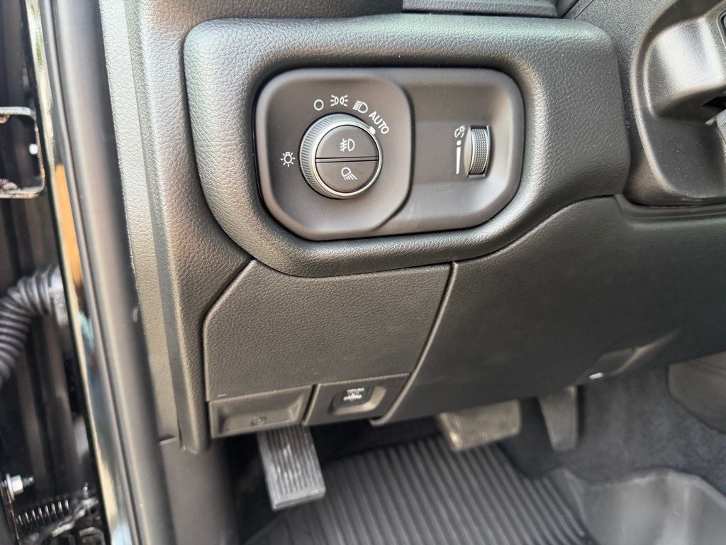 2026 RAM Ram 2500 RAM 2500 BLACK EXPRESS CREW CAB 4X4 6'4' BOX