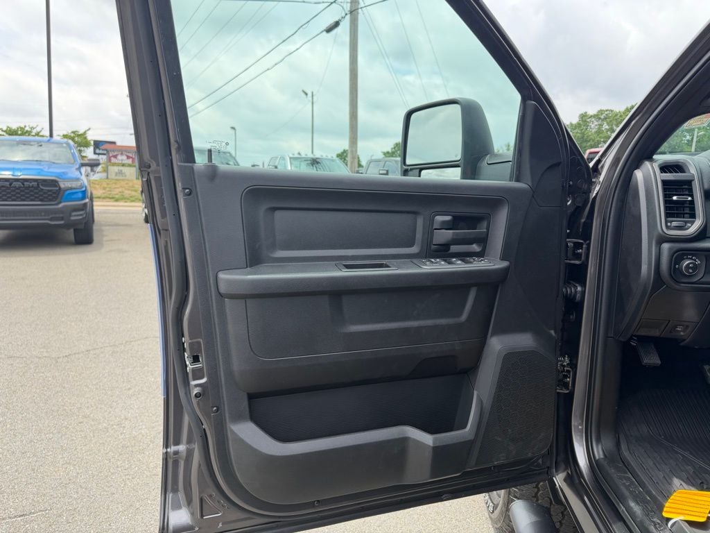 2026 RAM Ram 2500 RAM 2500 BLACK EXPRESS CREW CAB 4X4 6'4' BOX