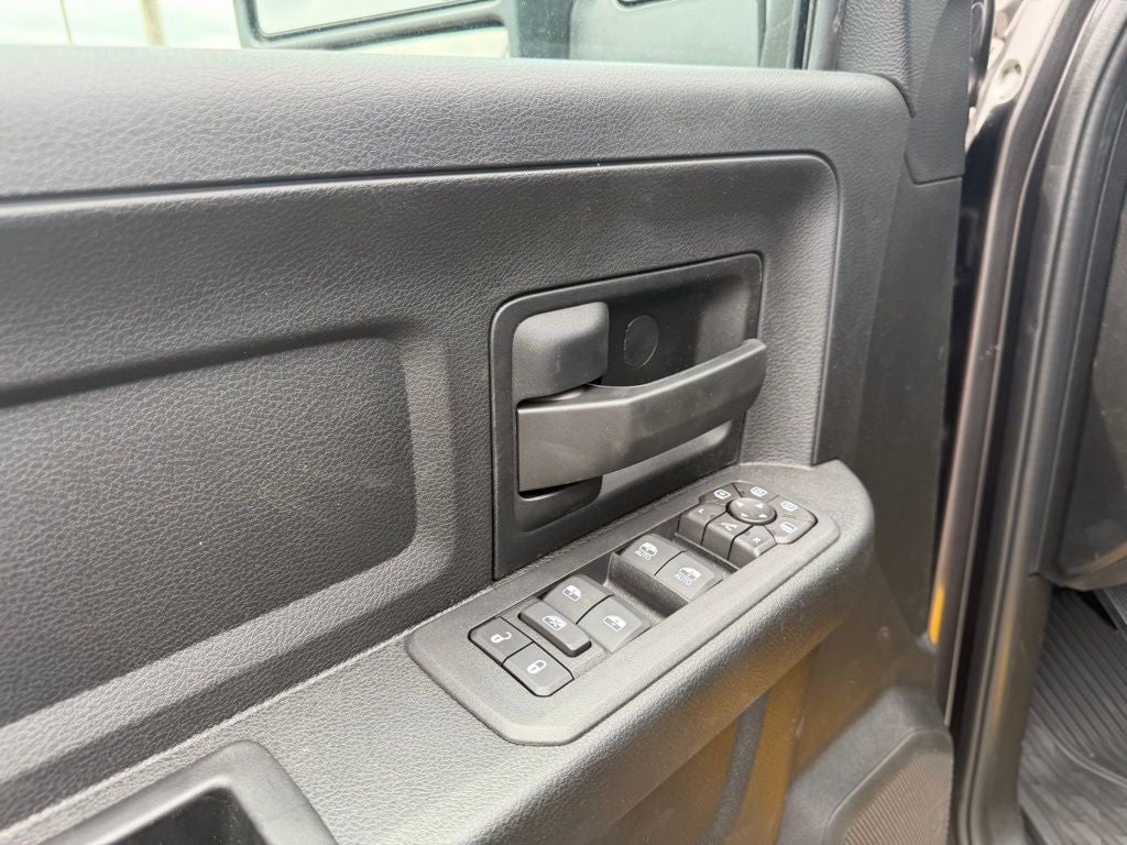 2026 RAM Ram 2500 RAM 2500 BLACK EXPRESS CREW CAB 4X4 6'4' BOX