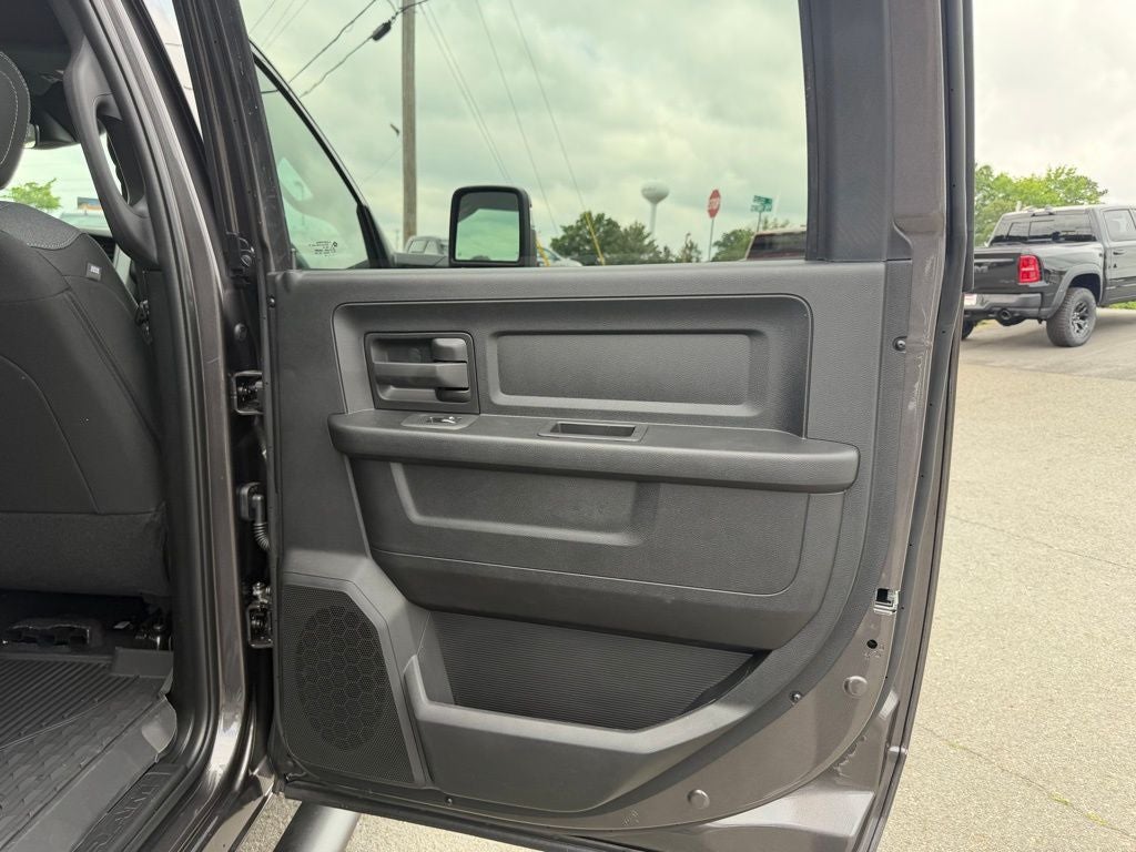 2026 RAM Ram 2500 RAM 2500 BLACK EXPRESS CREW CAB 4X4 6'4' BOX