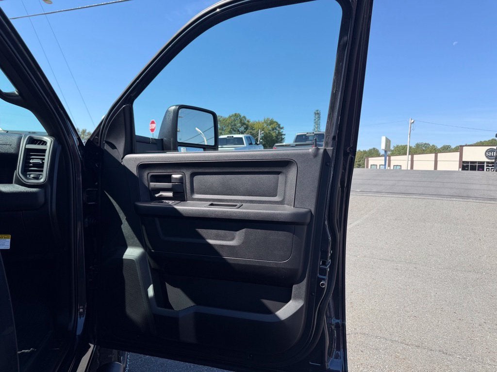 2027 RAM Ram 2500 RAM 2500 BLACK EXPRESS CREW CAB 4X4 6'4' BOX