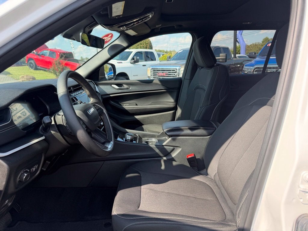 2025 Jeep Grand Cherokee Laredo X 4x4