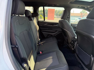 2025 Jeep Grand Cherokee Laredo X 4x4