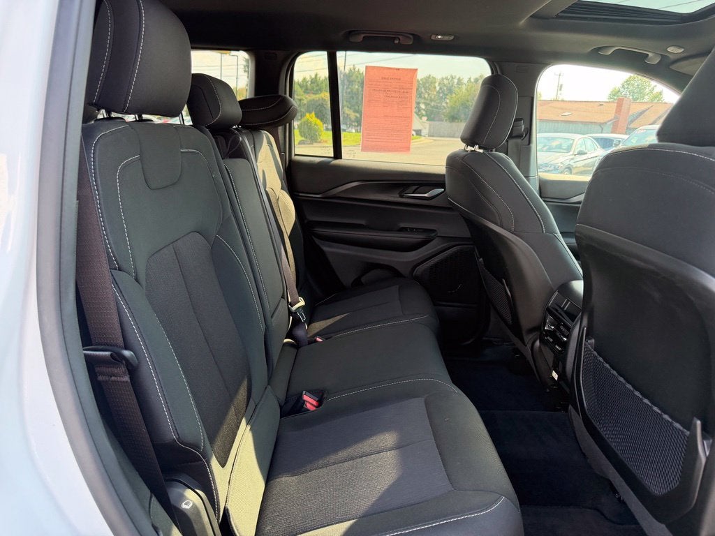 2025 Jeep Grand Cherokee Laredo X 4x4