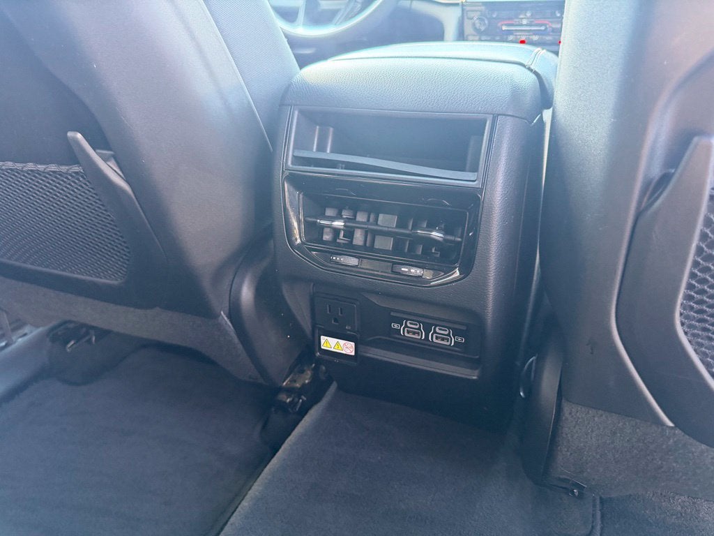 2025 Jeep Grand Cherokee Laredo X 4x4
