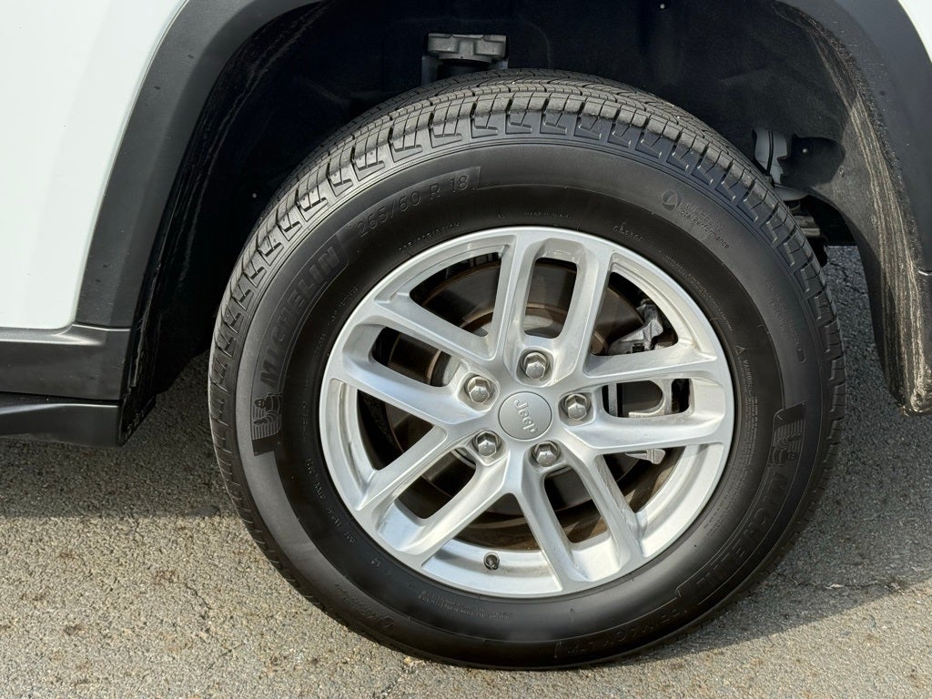 2024 Jeep Grand Cherokee L Laredo 4x2