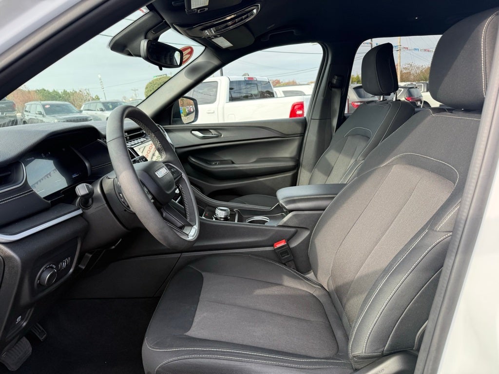 2024 Jeep Grand Cherokee L Laredo 4x2