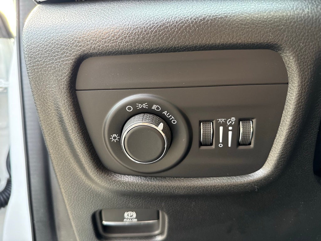 2024 Jeep Grand Cherokee L Laredo 4x2