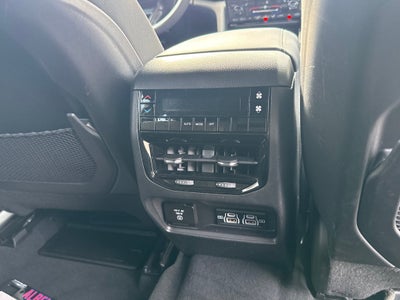 2024 Jeep Grand Cherokee L Laredo 4x2