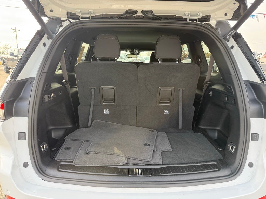 2024 Jeep Grand Cherokee L Laredo 4x2