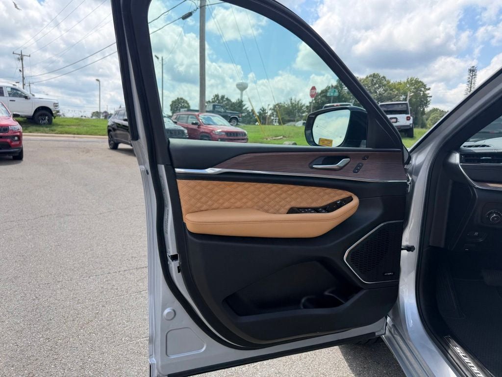 2025 Jeep Grand Cherokee L Summit 4x4