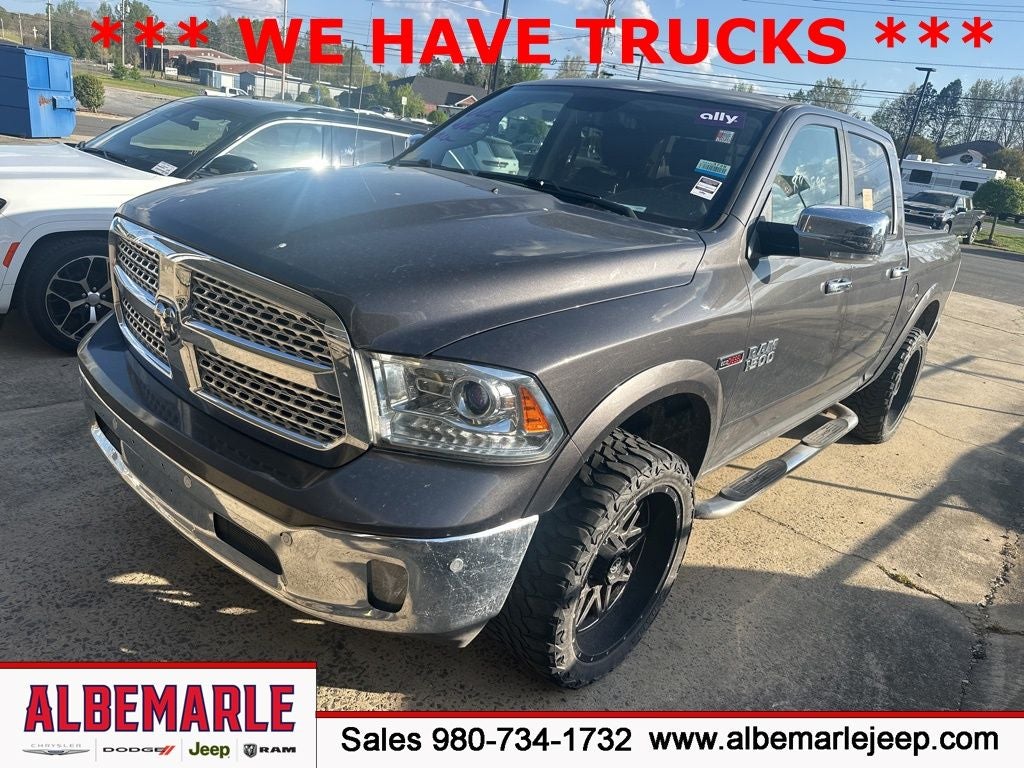 2017 RAM 1500 Laramie Crew Cab 4x4 5'7' Box