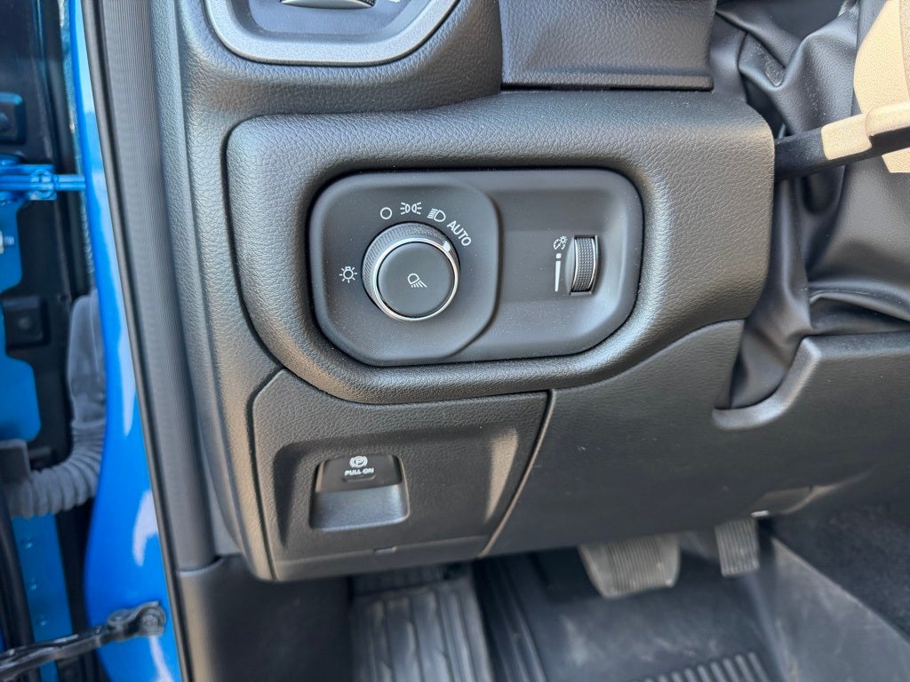 2025 RAM 1500 Tradesman Crew Cab 4x4 5'7' Box