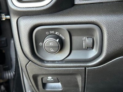 2020 RAM 1500 Big Horn Crew Cab 4x4 5'7' Box