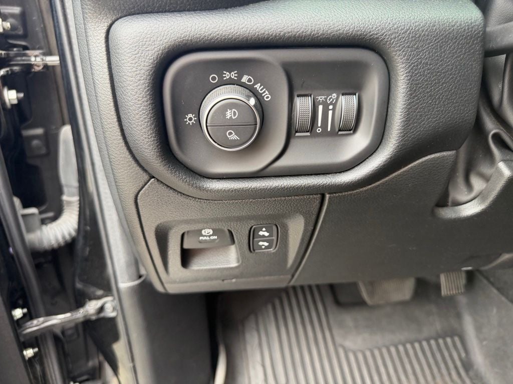 2022 RAM 1500 Laramie Crew Cab 4x4 5'7' Box