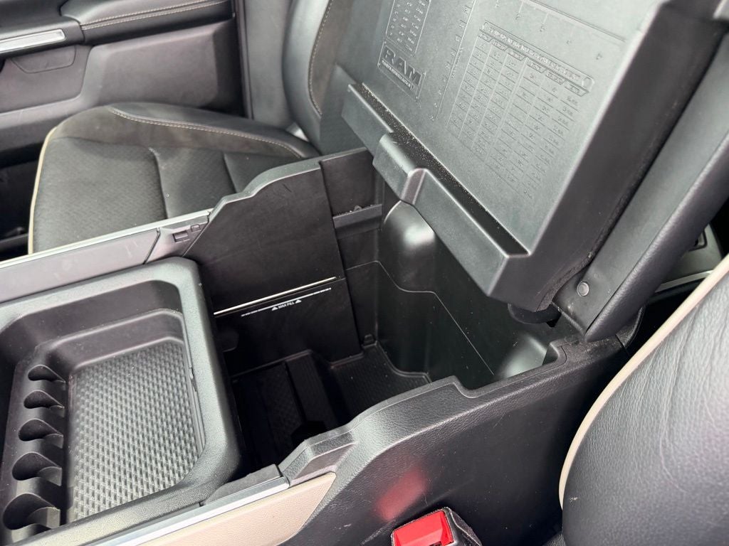 2022 RAM 1500 Laramie Crew Cab 4x4 5'7' Box