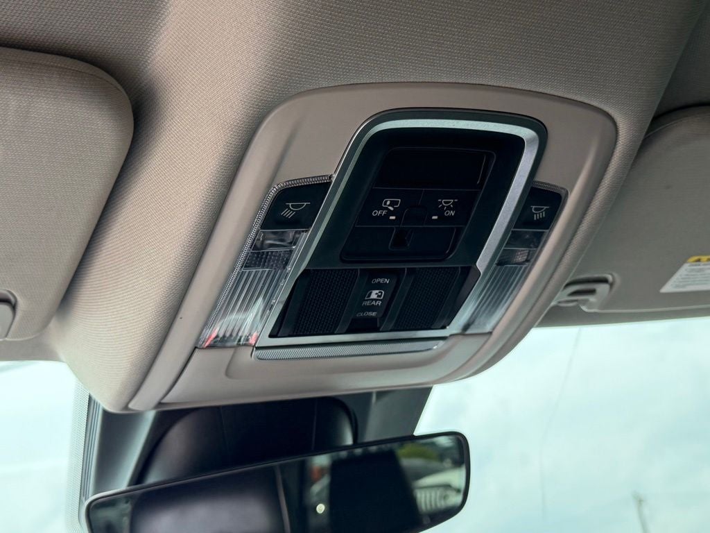 2022 RAM 1500 Laramie Crew Cab 4x4 5'7' Box