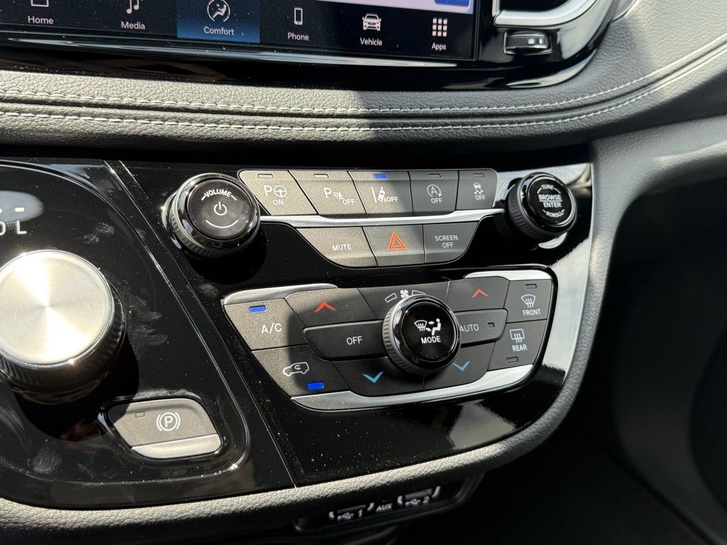 2025 Chrysler Pacifica Select