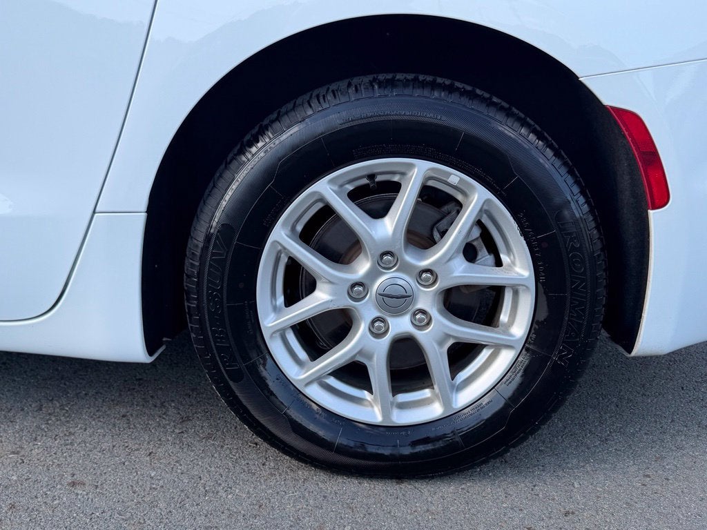 2025 Chrysler Pacifica Select