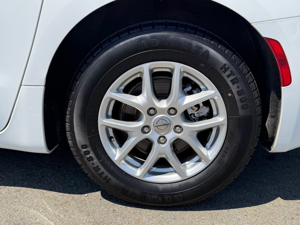 2023 Chrysler Voyager LX