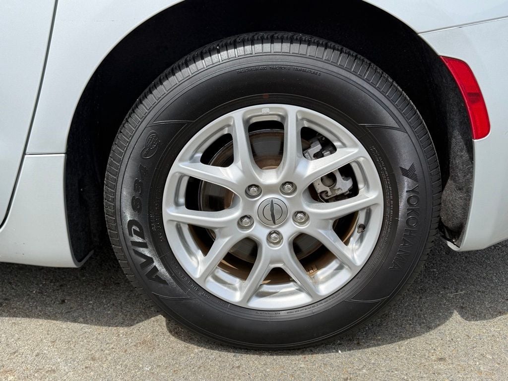 2023 Chrysler Voyager LX