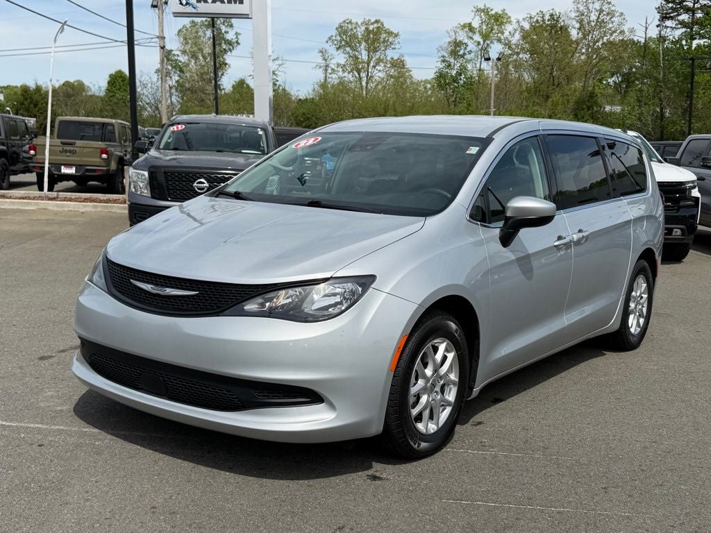 2023 Chrysler Voyager LX