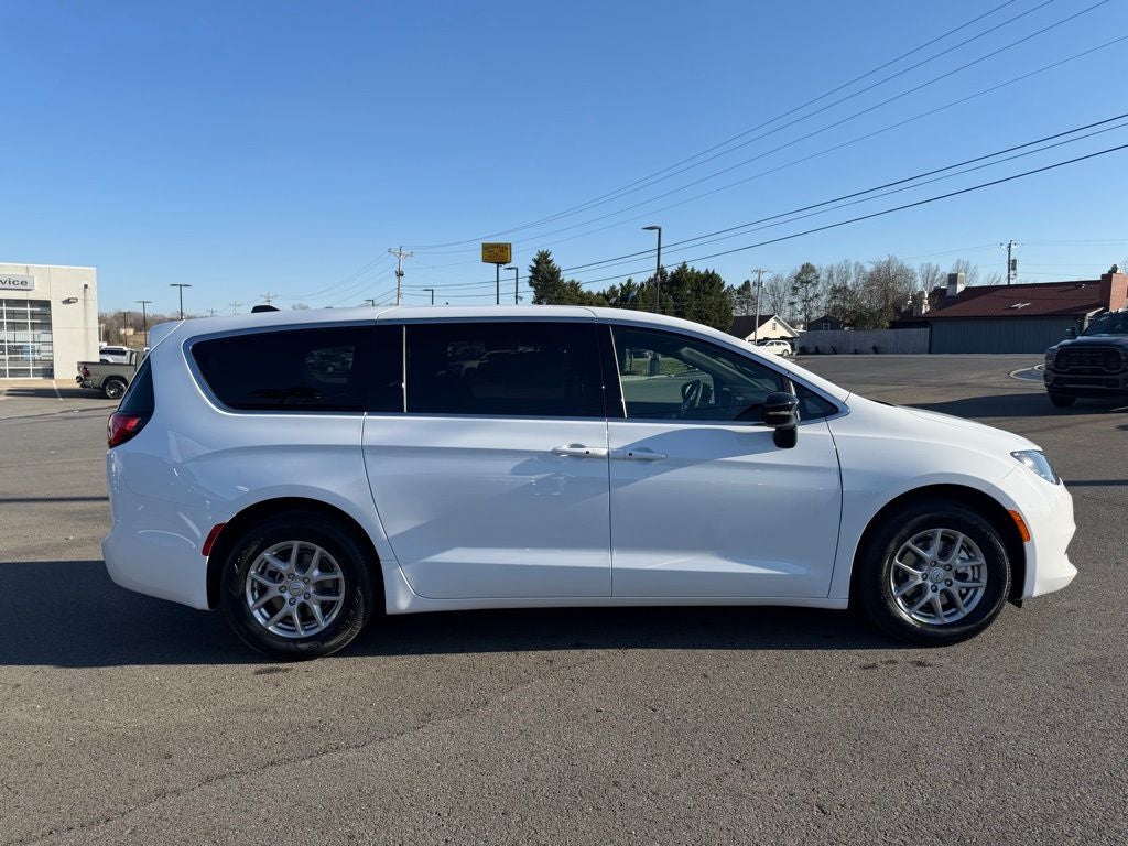 2026 Chrysler Voyager LX