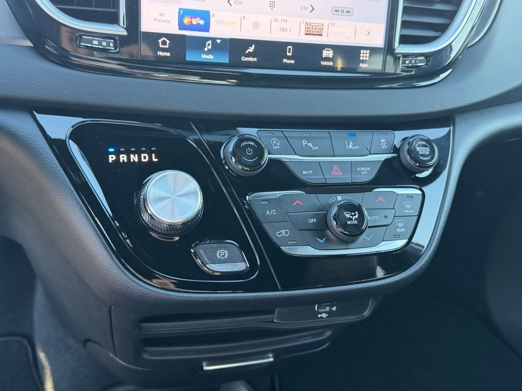 2026 Chrysler Voyager LX