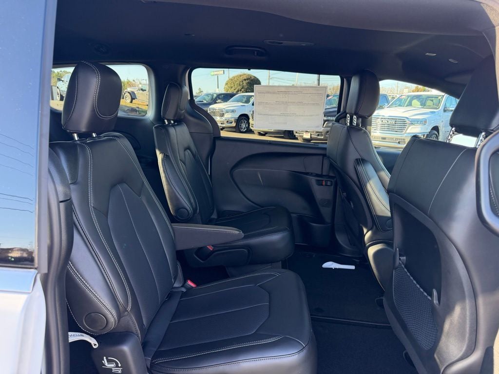 2026 Chrysler Voyager LX