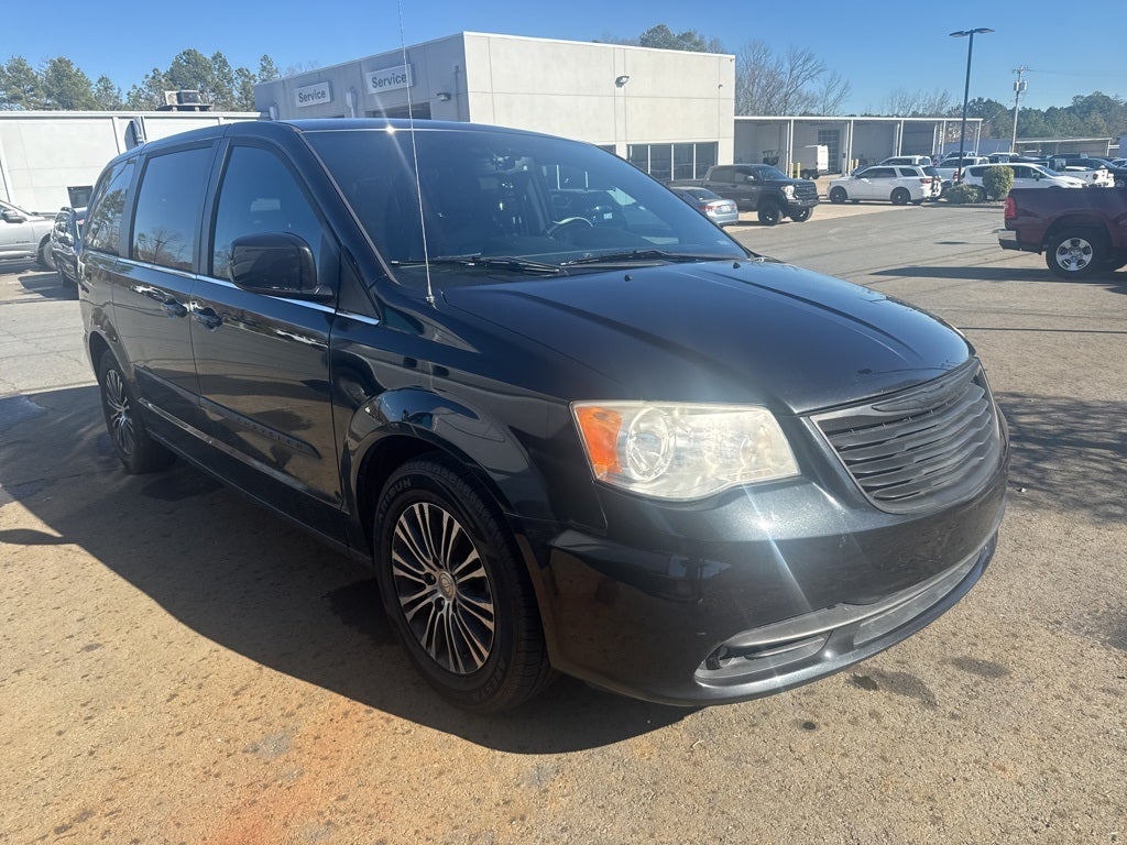 2013 Chrysler Town & Country S